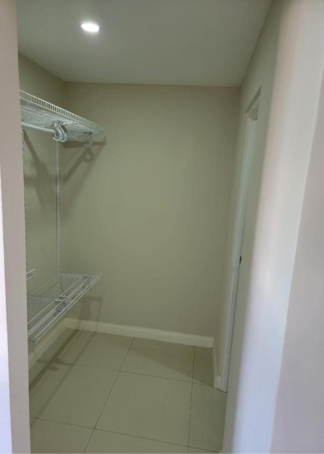 Impeccable 2-Br Apartment-Ornella Villa At Bayfront Villa Portmore Exterior foto